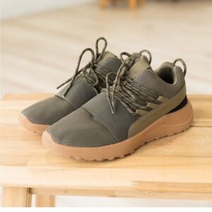 QUPID Olive Ronnie Sneakers Size 10